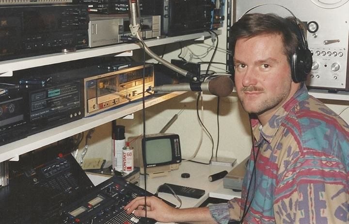 Joop ter Zee (Rob Weenink) nam zijn programma Weekendradio vaak op in zijn thuisstudio..Met dank aan henk leppers alias bert van leer